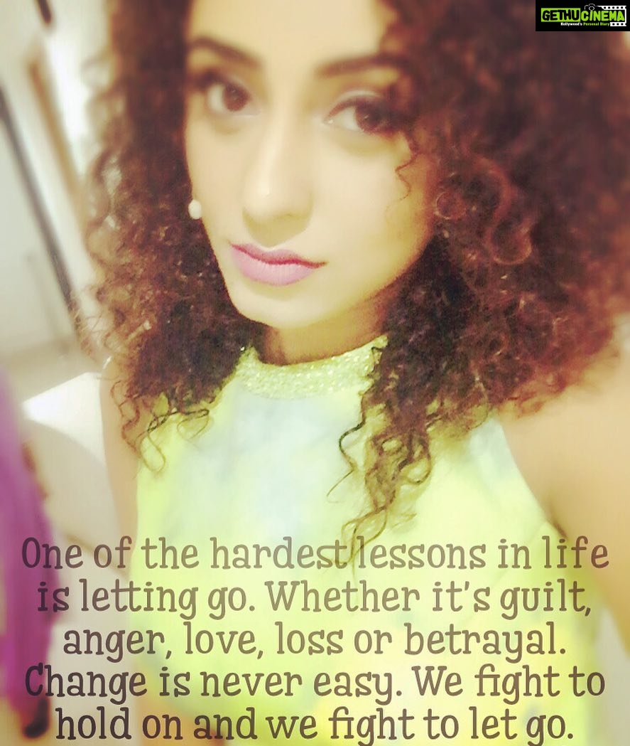 Pearle Maaney Instagram - Let go... Let life live u.😊