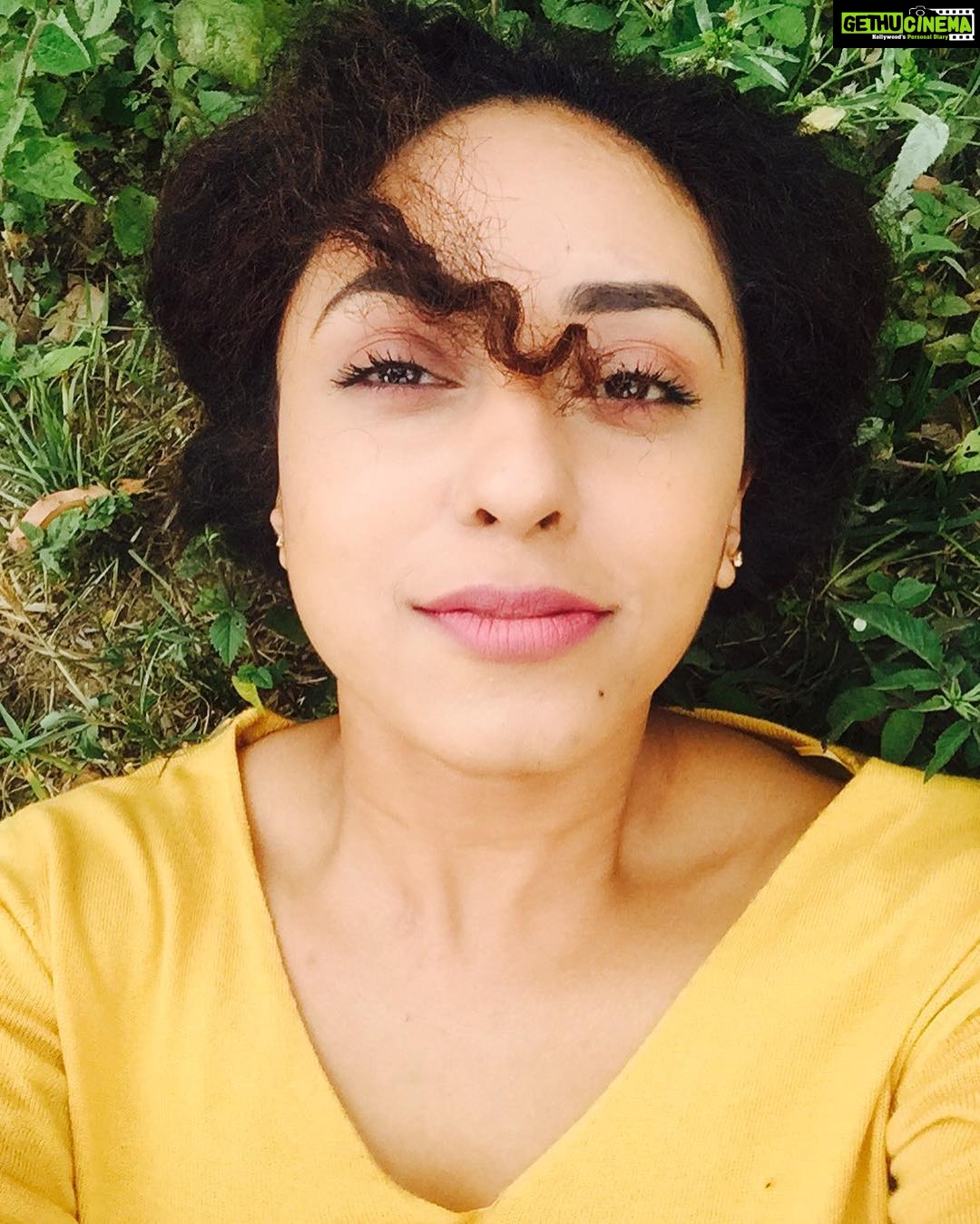 Pearle Maaney Instagram - On the greeen grass❤️❤️❤️