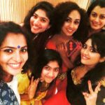 Pearle Maaney Instagram – Apparently this is called a Liftie coz this  selfie was clicked inside a lift😐🙏🏻
@par_vathy @sai_pallavi92 @pooja_kannan97 @reenu_mathews @navya_nair_