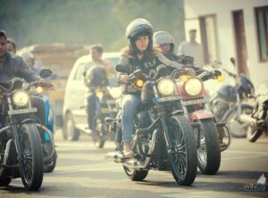 Pearle Maaney Instagram - Riding one of my fav machines... #HarleyDavidson 😎 Thank u for this pic... Muhammed Fasil @fasilpaachu