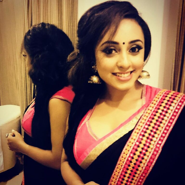 Pearle Maaney Instagram - Mirror mirror on the wall 😊❤️