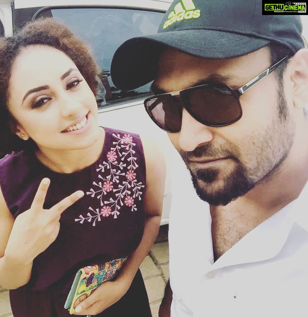 Pearle Maaney Instagram - The man behind all my amazing pics !!! My official friendly photographer @sanu_mohammed 😊😎✌️😜