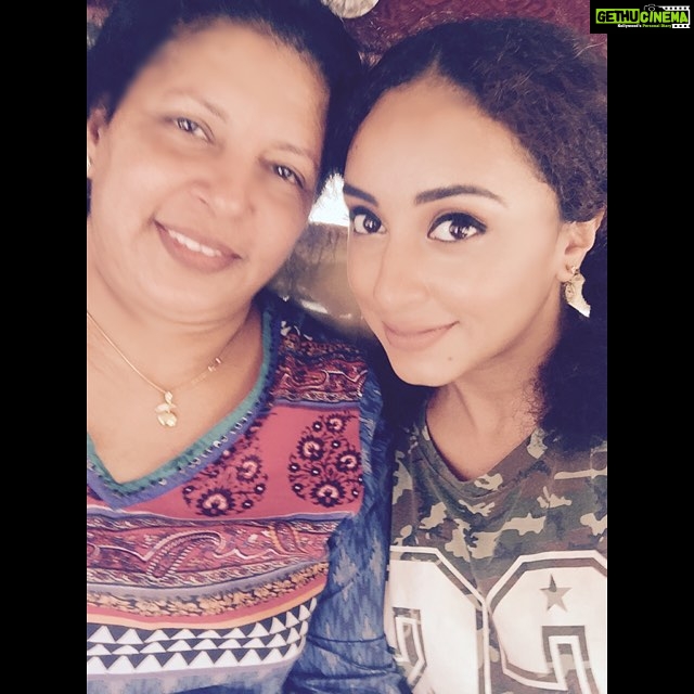Pearle Maaney Instagram - With Amma ❤️😊😘