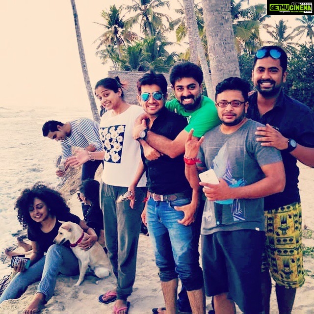 Pearle Maaney Instagram - The happy D2 family and my new friend... :D