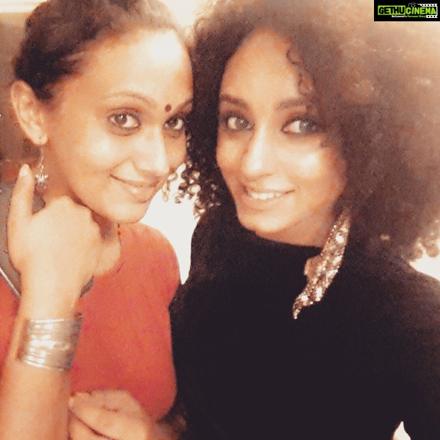 Pearle Maaney Instagram - The curly girls. @parumenon86