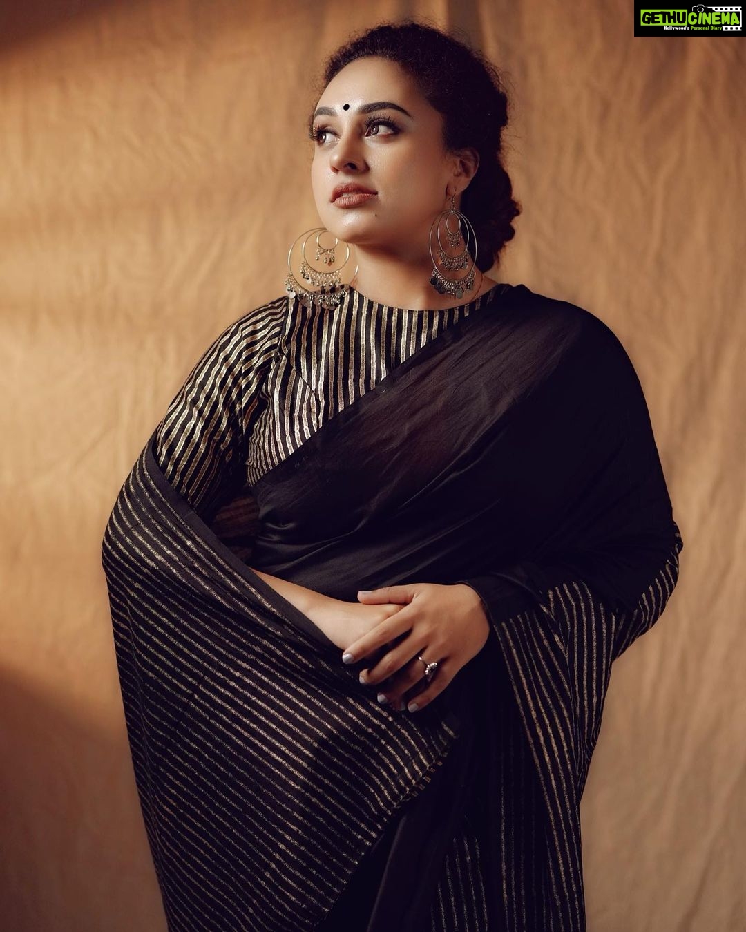 Pearle Maaney Instagram - The Best thing you can do to yourself is to Be Yourself ❤️ This sounds easy but when you start living this way you will face a lot of challenges. Be strong… be your best friend… understand that you are meant to stand out and not fit in… because you are Unique. As long as you know who you are and You love yourself… that’s enough. You are the best… you are a wonderful creation of God. I’m sure you know this already but if this busy world has made you forget it… just wanted to gently remind you. You are Blessed. You are Protected. You are the Eighth Wonder. ❤️🥰 Peace Love and Music to All. . . Styling @adampallil MUA @makeupandhairbysagallya Click @jiksonphotography @lightsoncreations