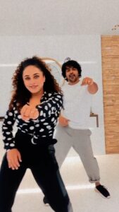 Pearle Maaney Instagram - Keeping the Reels rolling. Thank You Srini for teaching me the Steps 😁 @srinish_aravind ♥️⚽️ . #lovenwantiti #reels #ckay #instareels #pearlemaaney #srinisharavind