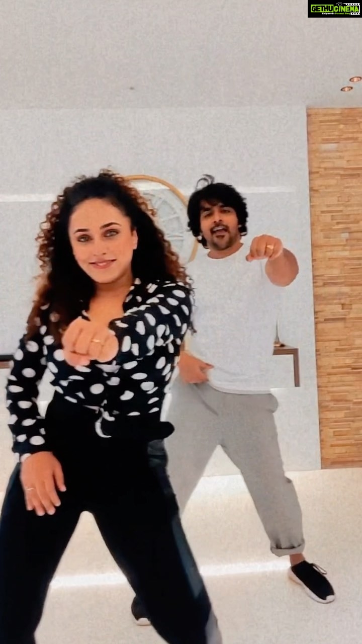 Pearle Maaney Instagram - Keeping the Reels rolling. Thank You Srini for teaching me the Steps 😁 @srinish_aravind ♥️⚽️ . #lovenwantiti #reels #ckay #instareels #pearlemaaney #srinisharavind