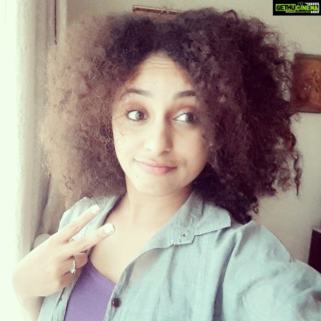 Pearle Maaney Instagram - Rise n Shine... i have a lot of work to do... and 90% of it will be done when i fix my hair! :D