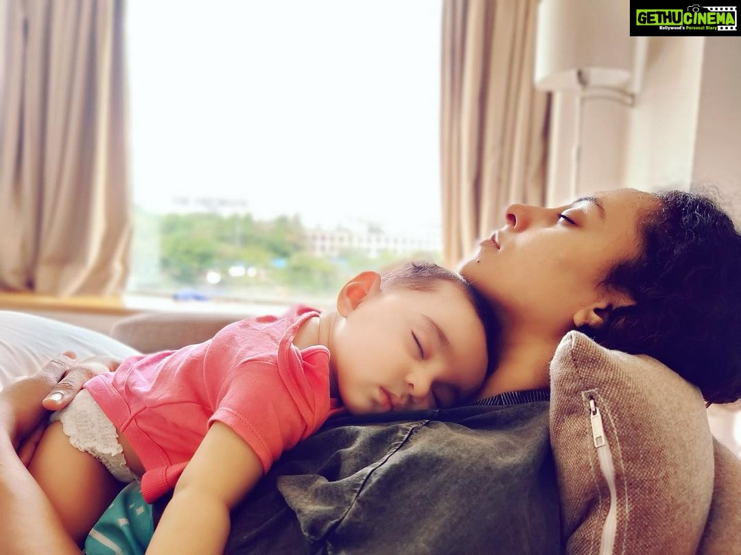 Pearle Maaney Instagram - 6 months since this Angel came into our Arms ❤️ Our little bundle of Joy… our Biggest Gift from God. 🧿 Nila Baby…. Mamma loves You 😘 Dada.. thank you for capturing this moment ❤️