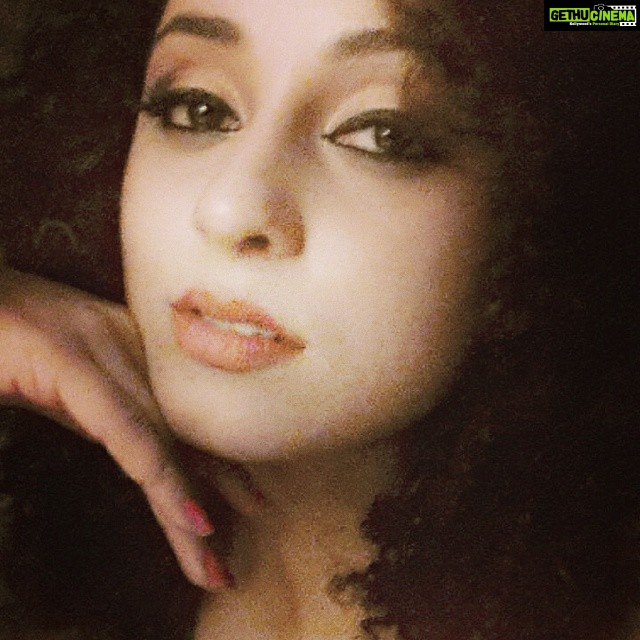 Pearle Maaney Instagram - LoL.. Look Of Love. :D #love #calm #follow4follow #like4like #pearle
