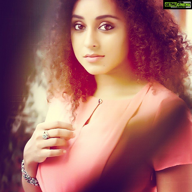 Pearle Maaney Instagram - Love flows through you . . . #love #pink #light #calm