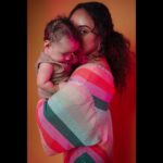 Pearle Maaney Instagram – Nila’s fav part of the song starts at 2.51 😀 I sang this song when I was pregnant, Which technically makes her also the singer 🥰
‘Crazy World’ song Out Now. Link in Bio
.
.

Styling : @adampallil 
Photography: @jiksonphotography 
Studio : @lightsoncreations 
HMUA : @makeupandhairbysagallya