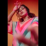 Pearle Maaney Instagram – It’s a Crazy Crazy World 😋
‘CRAZY WORLD’ song Out Now. Link in Bio
.
.

Styling: @adampallil 
Photography: @jiksonphotography 
Studio : @lightsoncreations 
HMUA : @makeupandhairbysagallya