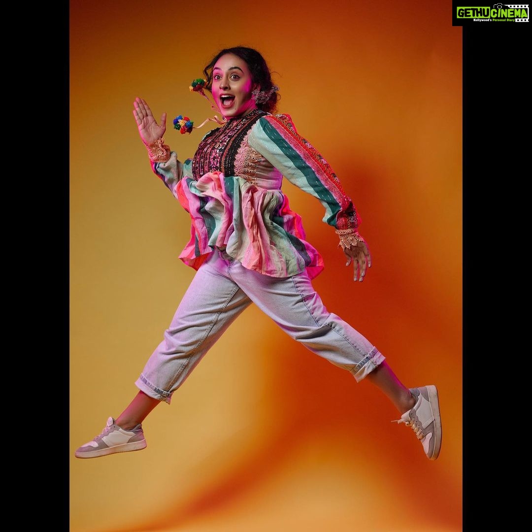 Pearle Maaney Instagram - Me, When they Say Food is Ready 😎 __________________ Styling : @adampallil Photography: @jiksonphotography Studio : @lightsoncreations HMUA : @makeupandhairbysagallya ———————————-
