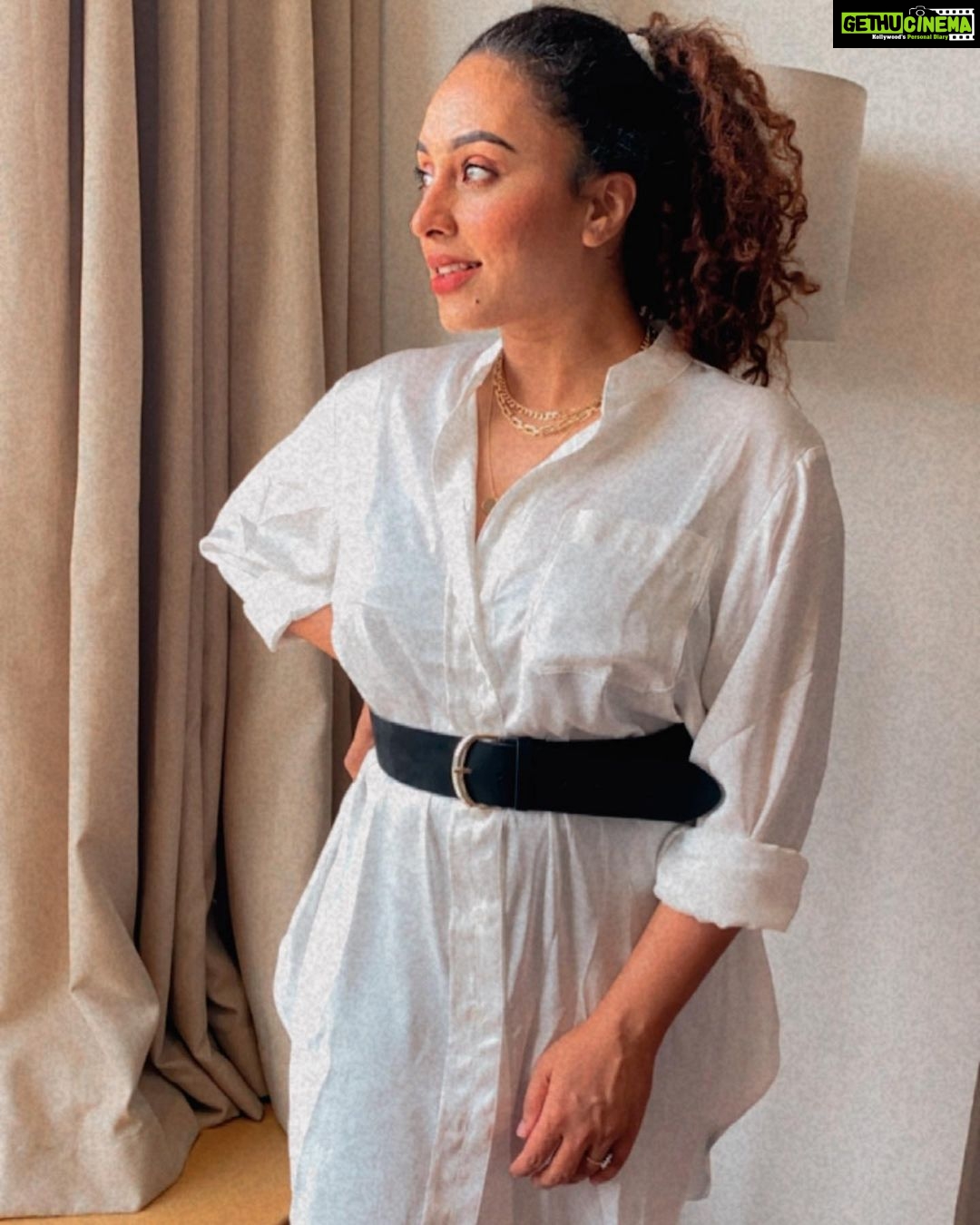 Pearle Maaney Instagram - Felt cute… not planning to delete 😜 . #Self-styling #self-makeup Hubbography by @srinish_aravind