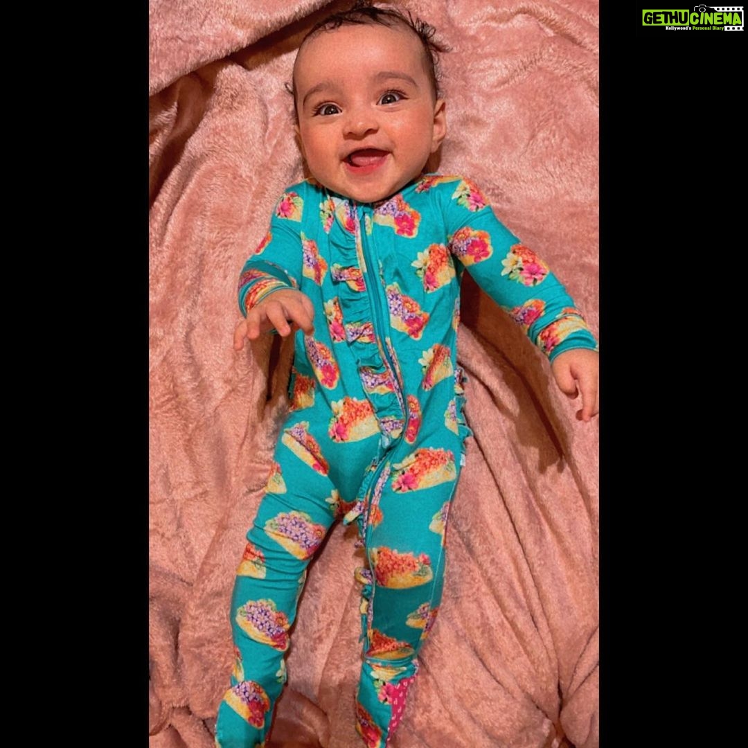 Pearle Maaney Instagram - Because A Baby’s Smile is the most beautiful sight…. And i want to share that privilege with all of You 🥰❤️ Hope her Smile makes you smile too… Your Nila Baby is all smiles before going to bed, Also All your Prayers Love and Blessings have kept her Happy Always. ☺️♥️🧿 . She is wearing her favourite @poshpeanut Footie Ruffled Zipper Onesie