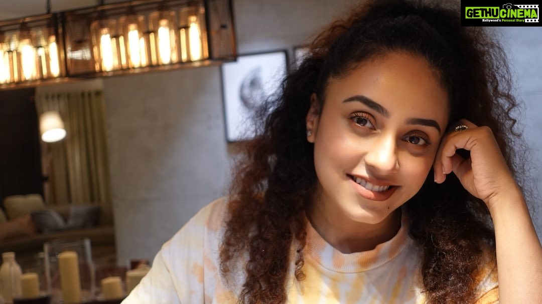 Pearle Maaney Instagram - At 12.00 AM after putting Nila to bed, I convinced myself that it was the perfect time to shoot my next Video for Youtube…. 12.15 AM… Nila… Kuhooo kuhooo kuhoo… 😳 Those who watched the video would know coz that’s how the episode ended… it’s so beautiful how Nila has managed to hold me in the palm of her tiny hands already. 😁 @srinish_aravind capturing the best of me 🥰 . Hope ya all watched the last episode of PMS (Pearle Maaney Show ) On Youtube. I’ve shared the link in Bio Otherwise… it’s an Episode which talks about things that really matter…”being a Rule book Vs Being a Diary” . Thank you for the long and lovely comments ❤️🥰