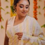 Pearle Maaney Instagram - Happy Onam My Dears 🥰🌸🥰 . . Styled by @rn.rakhi 📸 @jiksonphotography MUA @makeupandhairbysagallya Saree @roukabysreejithjeevan Blouse @bespokecannery Shirt @oldschool_kochi Location @thestudioloc