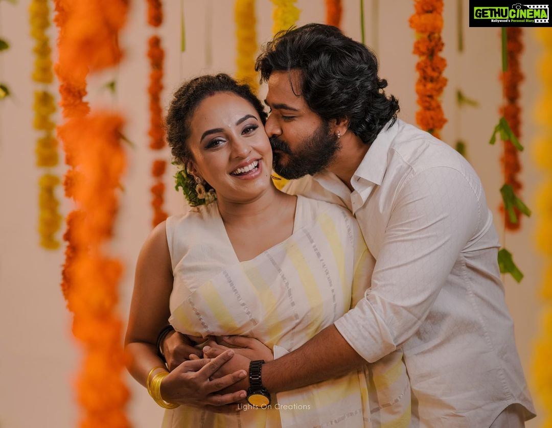 Pearle Maaney Instagram - My first Child π @srinish_aravind . Styled by @rn.rakhi πΈ @jiksonphotography MUA @makeupandhairbysagallya Saree @roukabysreejithjeevan Blouse @bespokecannery Shirt @oldschool_kochi Location @thestudioloc