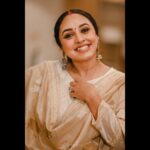 Pearle Maaney Instagram - You all are the reason for my Smile… Thank You ❤️😊 I love You All 🥰 . . Click @lightsoncreations MUA @makeupandhairbysagallya Styling @adampallil
