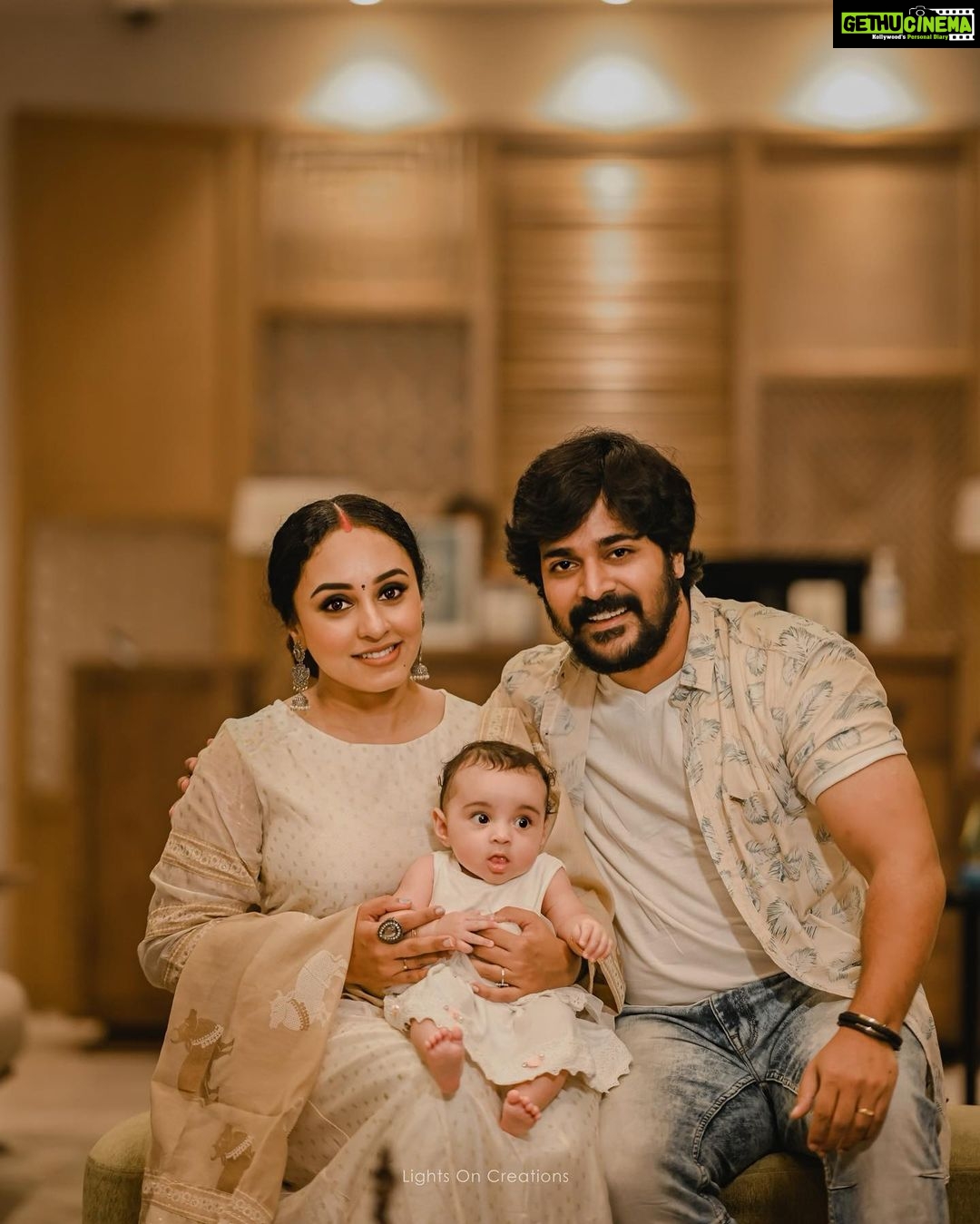 Pearle Maaney Instagram - Hamara Chota-sa Parivaar 🧿 @srinish_aravind . . . Click @lightsoncreations MUA @makeupandhairbysagallya Styling @adampallil Nila wearing @jatosdesigns