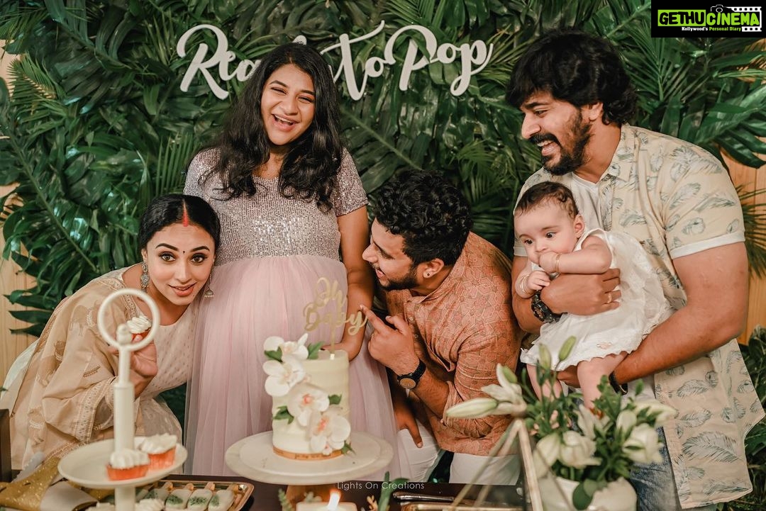 Pearle Maaney Instagram - Our Darling mommy to be @sija_rajan is all smiles…. Because the cool daddy to be @jiksonphotography is ready to go Miles for her ! We love you guys and Nila is waiting for her friend 😀 . Click by : @lightsoncreations Styled by : @adampallil Makeup : @makeupandhairbysagallya