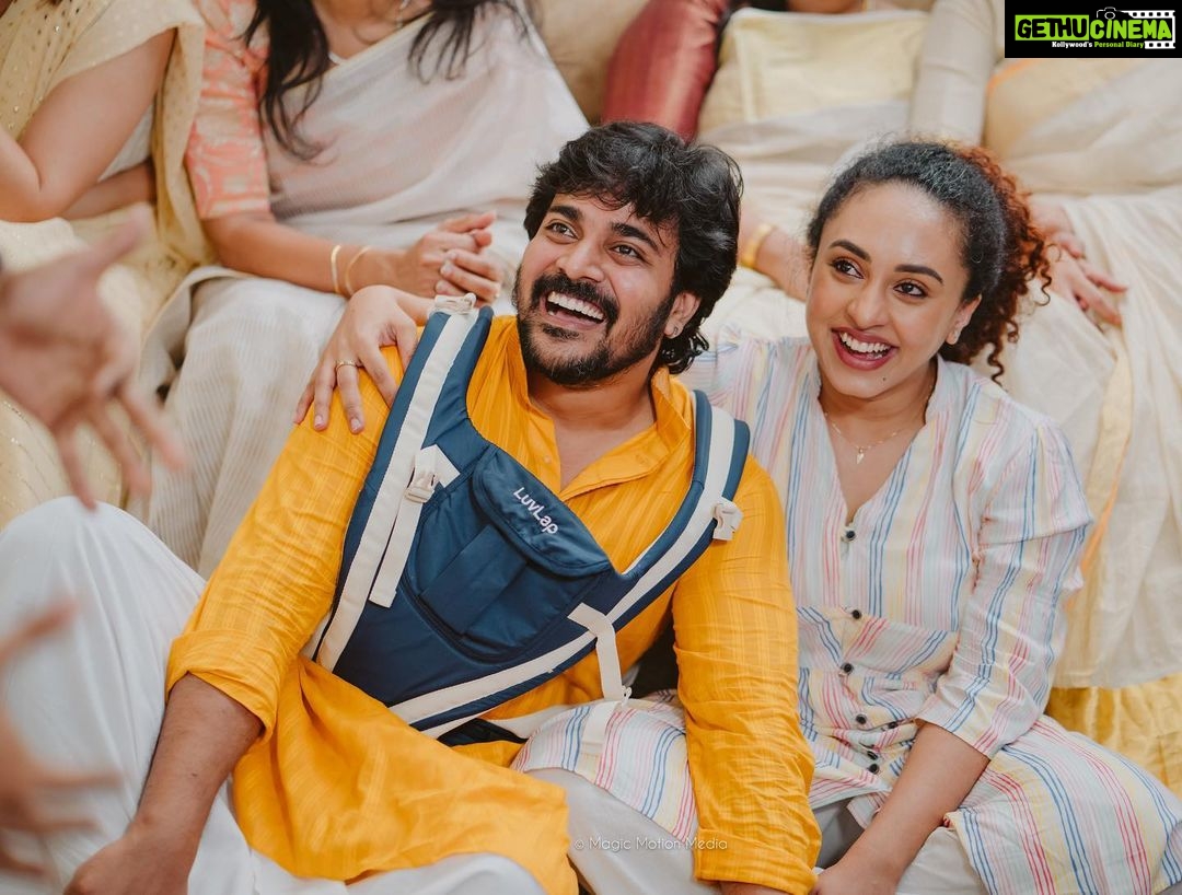 Pearle Maaney Instagram - And that’s how happy we were all on Vavachi’s special day… ❤️ . Pic 1 : Haha haha Pic 2 : @naveen.richard making us all “hahahaha” Pic 3: @paul_francis2244 being all senti Pic 4 : advice from Anu Chechi and Apu chettan on married life 😜🤪 Pic 5 : @shradha_davis is next on line! So reminding her that. Pic 6: Mummy and Mini Aunty Pic 7 : Daddy… Pic 8 : there is no Pic 8 😂 . Clicks @magicmotionmedia Events and Decor @_whitewindow__