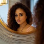 Pearle Maaney Instagram – The only person you need to impress everyday…. Show a better version of yourself to… is You ❤️ You Matter… 💫
.
.
📸 @clintsoman