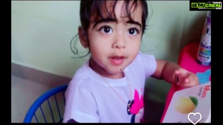 Pearle Maaney Instagram - The kind of response I got for my last video “Make Online Learning Fun” was just beautiful. So many students shared their study space and I tried to share as many as I could on my story… it’s still there under the HASTAG #pearleseemestudy so feel free to check it out. 🥰 meanwhile this little girl @maluttty___ sent me a video and I just had to share it with you all. With love, Pearle Aunty ❤️