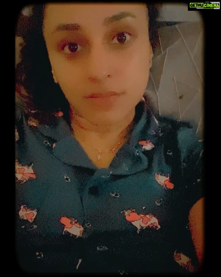 Pearle Maaney Instagram - Wearing prints that resonate with my feelings. 🤓 #mommylife