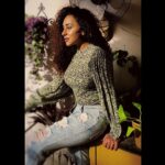 Pearle Maaney Instagram - Found some time for a Virtual photoshoot at home in between Mommy Duties 😋 🥰 . Click by @clintsoman Styling and Makeup by Me 🙂 Location : Home Garden 🪴