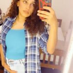 Pearle Maaney Instagram - Day 48 post Delivery 😎 I’m a Rockstar Mom 🥰 A lot of you have been messaging me asking how I got my belly back in shape after delivery so fast. Well I have not.. it’s just the belly band I’ve been wearing. This is how my belly looks today and I’m super proud of it. Nila likes to rest on this belly while I feed her.. this belly is her favourite pillow for now. Currently I’m focusing on staying healthy,eating healthy, Drinking lots of water etc.. ( I do sneak into the kitchen and have my share of ice creams and cakes) 🤪 hello! All this said, I do have plans to start work out after few more months. As of now I think my body needs rest coz it has gone through a lot. There is no stress to lose weight asap and I don’t think any new mommy should worry about it. These are days to be spent in peace and happiness. Just be grateful for all that your body has given you. Take your time. You are not running a race. You are living your life. Every body is different and every body is beautiful. For any child their mom is the most beautiful human no matter what 😋 Sending my love to all of you. You are beautiful inside and Out ❤️😘 Flaunt your Body the way it is 😊 Peace Love and Music to All ☘️