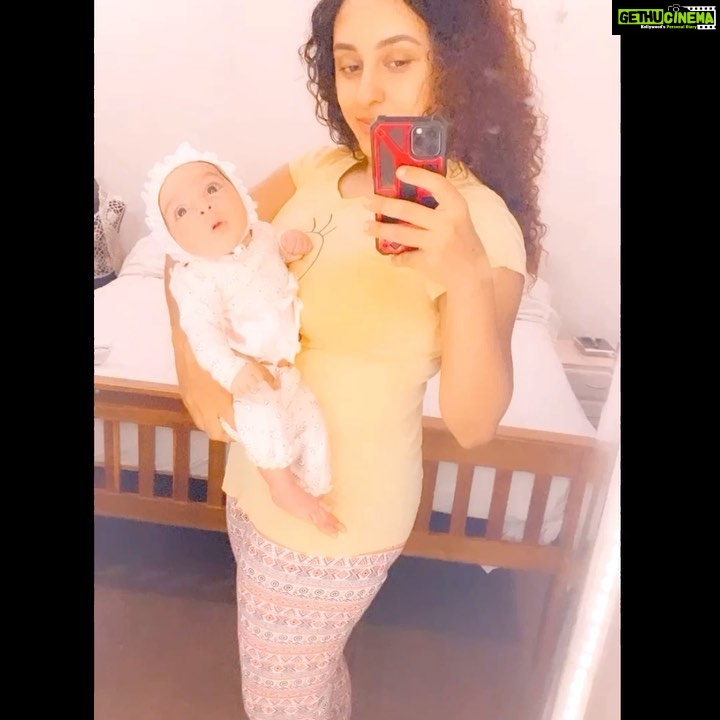 Pearle Maaney Instagram - Tummy full. Wide awake. Soon.. Yawning her way... Back to Sleep.🐥 . Nila... day 45 ☘️