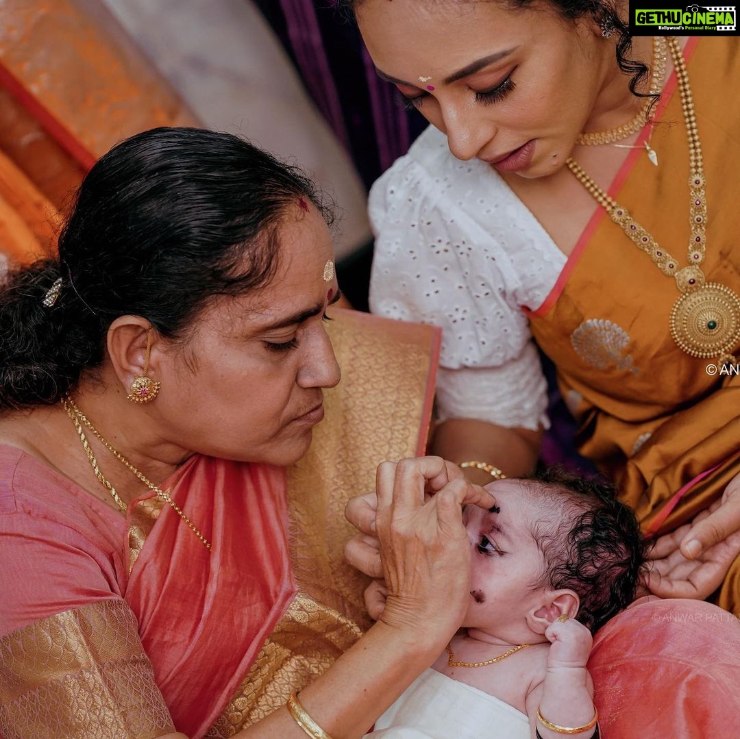 Pearle Maaney Instagram - To the gorgeous mothers I’ve been blessed with... they have taught me so much by just being themselves. I love them all so much ❤️ sending my hugs to all you wonderful mother’s out there 🤗 @mollymaaney @minidavis007 @rithika_shruthika @trinita76