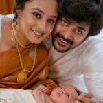 Pearle Maaney Instagram - Amma Acha and Nila baby ☺️ 🧿 @srinish_aravind . Nila: “Camera Uncle! Focus on me” 🙂 . @anwarpattambiphotography @makeupandhairbysagallya