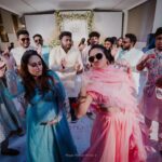 Pearle Maaney Instagram - Pregnant aanengilum Dance Mukhyam Bigile 😜 @amalapaul @sharathdavis . . #FoRaeVer #Engaged . Click @magicmotionmedia Event @rainmakereventsandweddings Outfit @paris_de_boutique