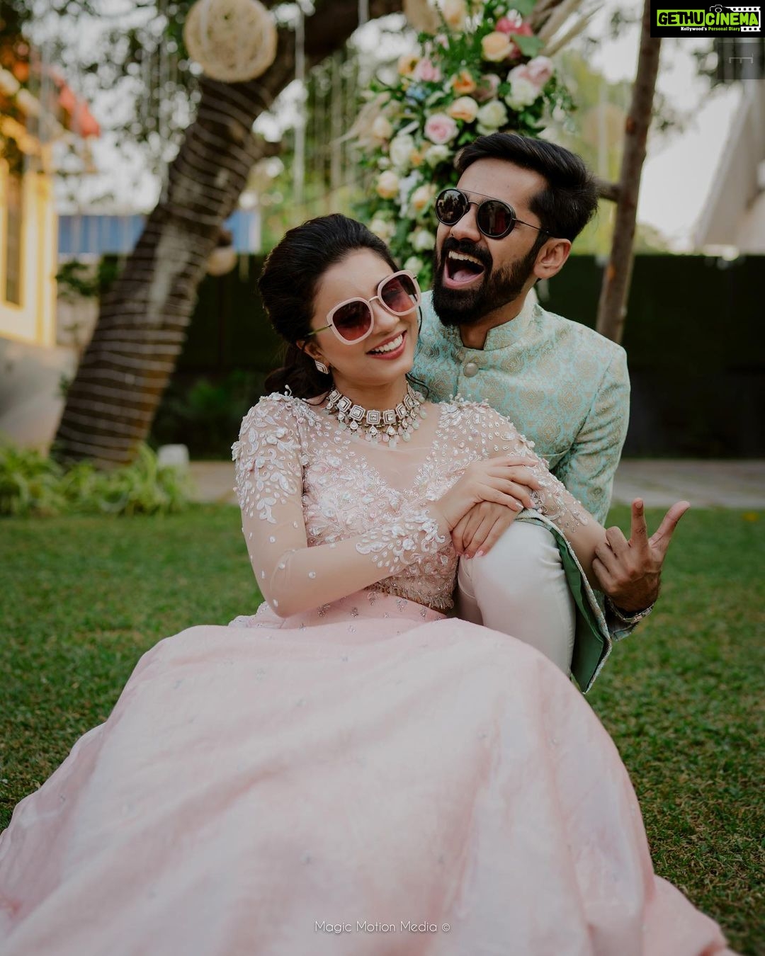 Pearle Maaney Instagram - My Vavachi and My Aliyan! š You guys make such an awesome couple and Iām so happy for you both! Cheers To all the wonderful times and memories ahead! @rachel_maaney @rubenbijy #engaged #FoRaeVer . Click @magicmotionmedia Event @rainmakereventsandweddings