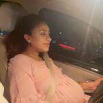 Pearle Maaney Instagram - This is us trying to cheer up Aishuma who was feeling a bit cranky and as u can see she was happy again by the end of all this 😜 if the mommies are happy then the babies will be too... Because Happiness is Contagious 😋🥰 . @zehera_cimi @inarah_samseer