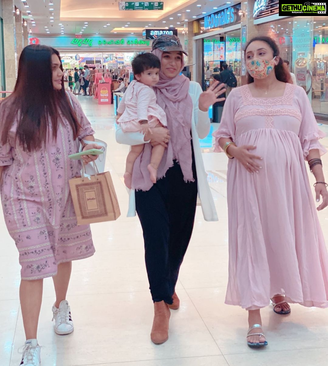 Pearle Maaney Instagram - Baby’s Day Out 😜 @_aishwarya_karayil @zehera_cimi The little one has her own insta account by the way 🤓 @inarah_samseer . Thank you for this click Mr. @soorajskofficial 😋