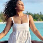 Pearle Maaney Instagram - Off to the Ocean I go… To lose my Mind and to find my Soul 😋 . When Hubby clicks ❤️ @srinish_aravind Our Maldives Dream Trip Vlog is Out today On our Youtube Channel from 11.11 am. Do check it Out! 🏝🌊🙋‍♀️ . Travel Partner @fortunetours