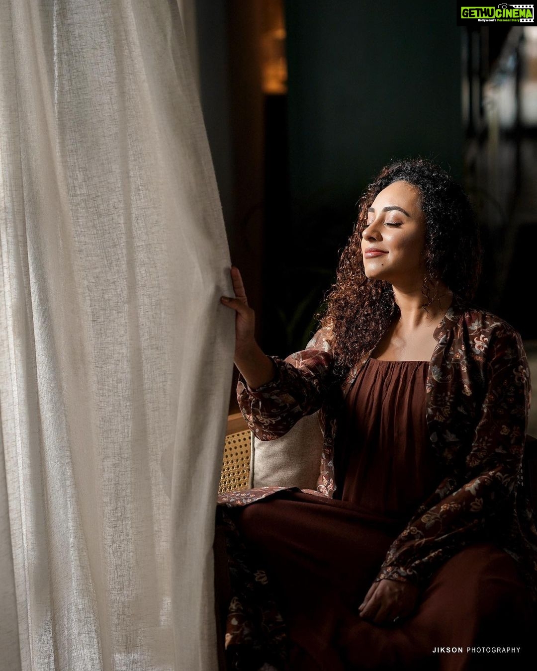Pearle Maaney Instagram - Sometimes... you have to let yourself face the Sun... the Sun which depicts a lot of things... your fears... your inhibitions... your dreams that come with a lot of challenges...your most precious relationships... and most of all... ☀️ The Sun depicts You... Yourself. Take a look at yourself and fall in love with the Light that has always been shining bright. At first it will be so bright that you can’t even look at it... as tears of persistence roll down your cheeks touching that smile of achievement... you finally get a glimpse of you... and your strength. 😋 Soak up all that love and Recharge yourself... you are your most amazing Teacher and Friend. The day you realise that... you become the most Strongest version of yourself because they say there is God in Each one of us... so what more do you need when you have found God in you? ❤️ - with love Pearle 🌸 Peace Love n Music To All 🦋