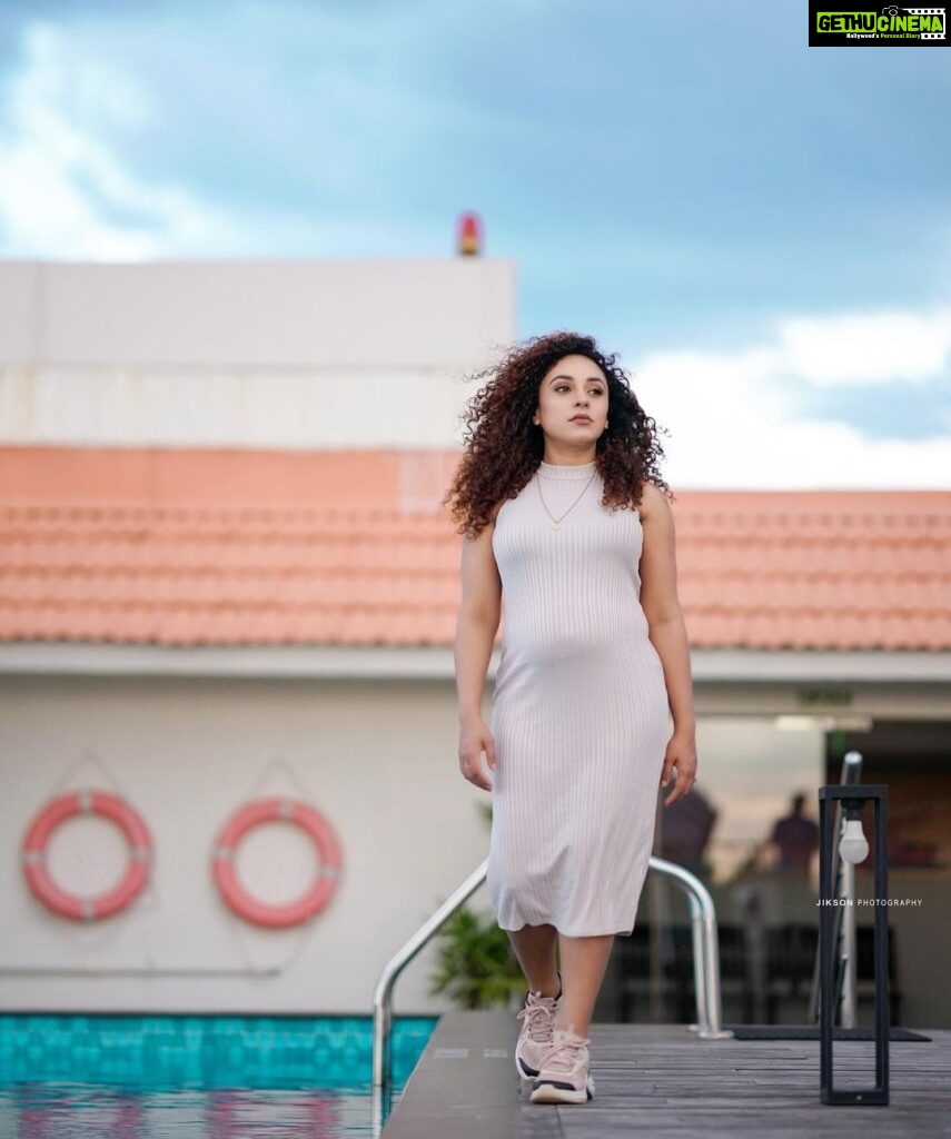 Perly Many Actress Pearle Maaney HD Instagram Photos and Wallpapers December 2020 ...