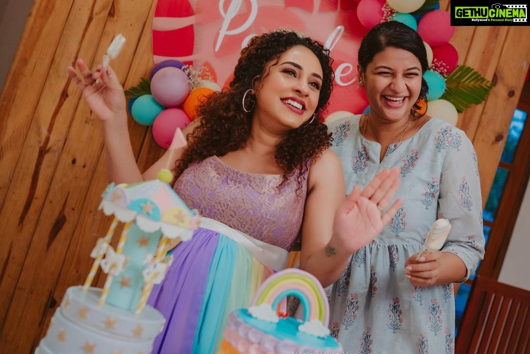 Pearle Maaney Instagram - The unicorns 🦄 who added rainbow 🌈 to this day . . Clicks : @magicmotionmedia Cakes @whisk_n_frost Decor : @thefetecompany . . @rachel_maaney @shradha_davis @rinita_davis @sneha_stars @trinita76 @anu.apu @tania_binoy @mijulapaul @ammusarah @pjmartha @aneenamanu @sija_rajan @ambysinghdabi @rasnimrf