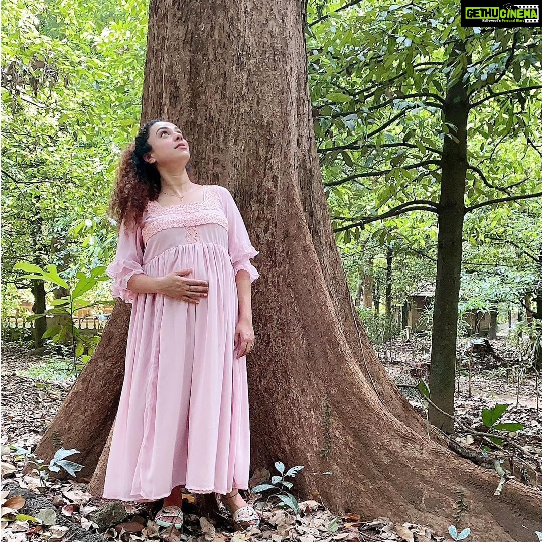 Pearle Maaney Instagram - As you grow closer to Nature... You also grow closer to Yourself... 🌸🌸🌸 . . . Wearing a soft comfortable dress by @peach_me_designs