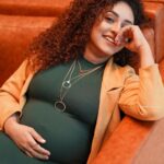 Pearle Maaney Instagram - Focus on the Good... and Keep Smiling... Your smile is Your Power. Don’t let anything take that away from you. When you choose to be happy... Then reasons to be happy will start appearing in front of you. 😘 wishing all my darlings a great weekend. Call your loved ones and tell them how much they mean to you... look at the mirror and tell yourself how much you love You... life is pretty short... time is the most precious thing. Use it wisely.... ❤️ Peace Love and Music to All. 😋 . . Stylist : @asaniya_nazrin Photography : @jiksonphotography Makeup and hair : @femy_Antony_makeup_artist Outfit : @ans_hautecouture_official