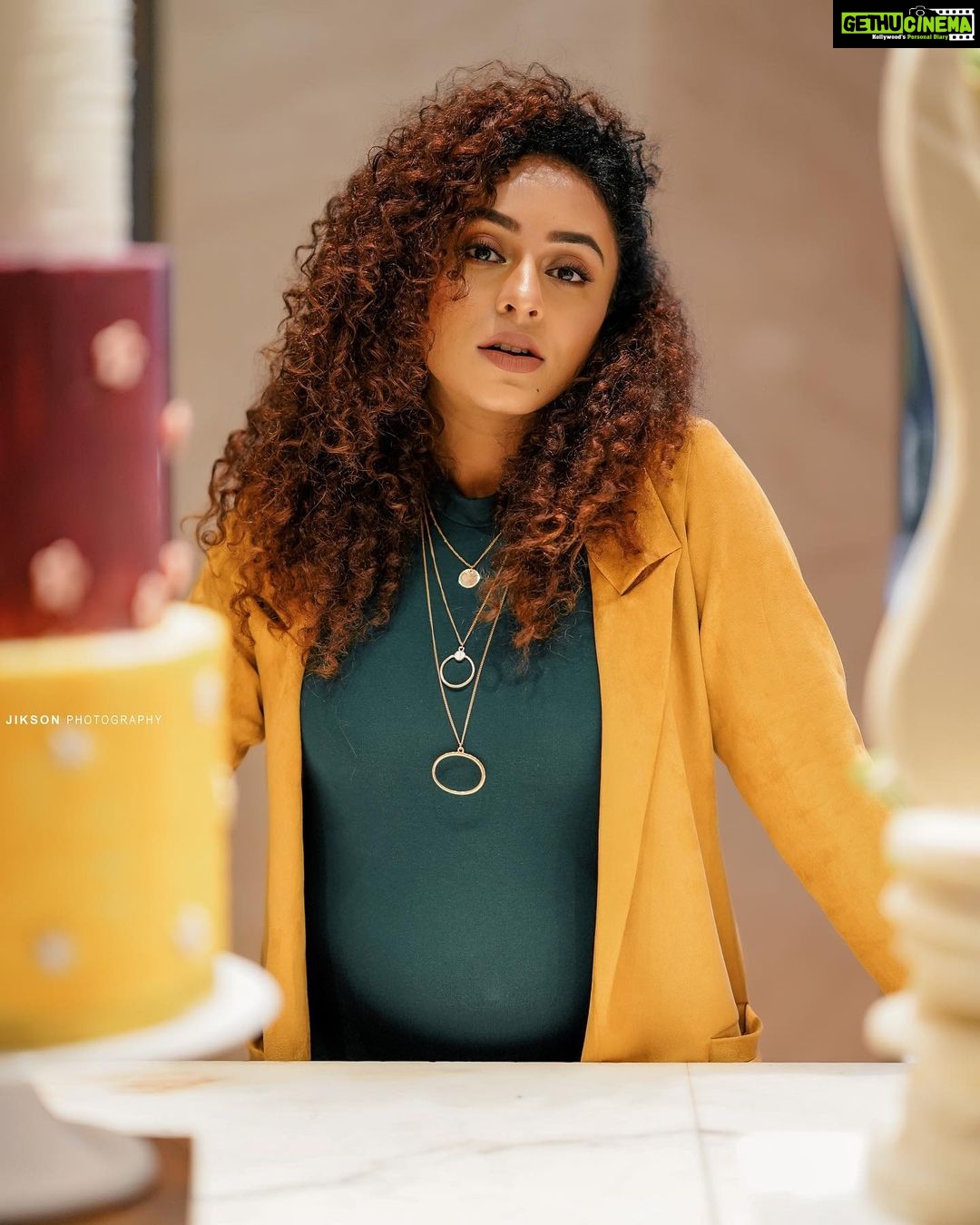 Pearle Maaney Instagram - Let’s play the Game of Life 😋 #LudoNetflix #promotions . . Stylist : @asaniya_nazrin Photography : @jiksonphotography Makeup and hair : @femy_Antony_makeup_artist Outfit : @ans_hautecouture_official