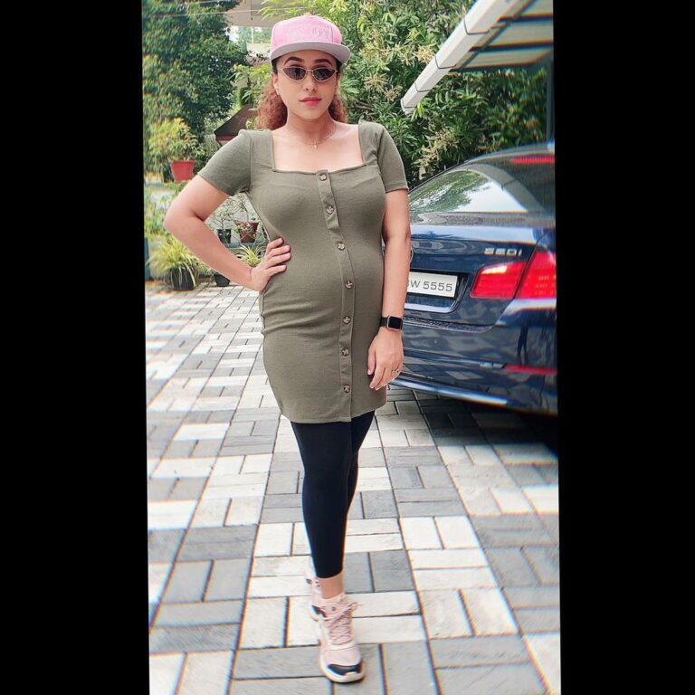 Pearle Maaney Instagram - 😋Because Dressing up makes me Happy... 🥰 #ootd . Thank you @shradha_davis for this 📸