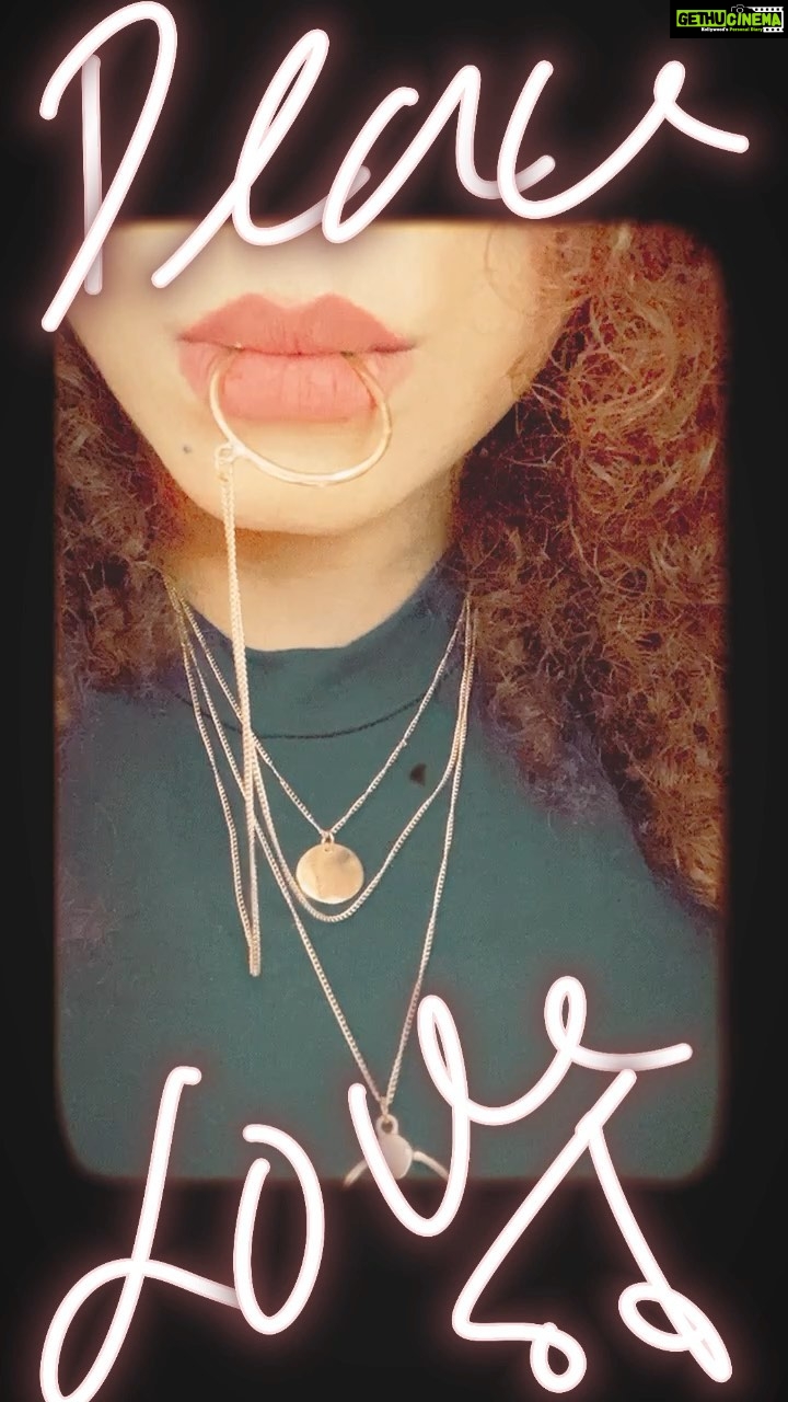 Pearle Maaney Instagram - Just like that 😋🌸