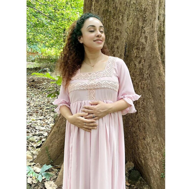 Pearle Maaney Instagram - As you grow closer to Nature... You also grow closer to Yourself... 🌸🌸🌸 . . . Wearing a soft comfortable dress by @peach_me_designs